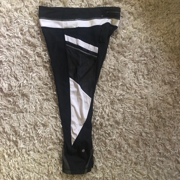 Lululemon~ Fast and Free 23” Leggings 🖤 - Picture 3 of 5